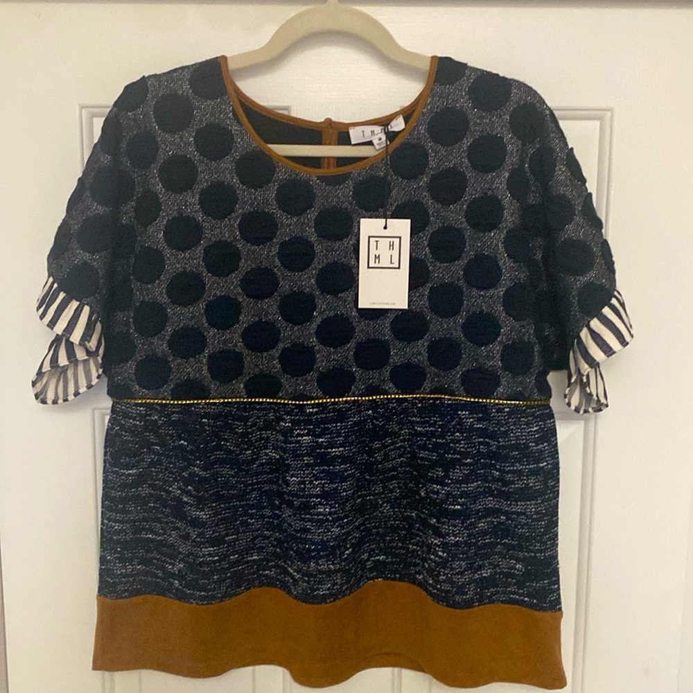 Short sleeve semi peplum top size Medium